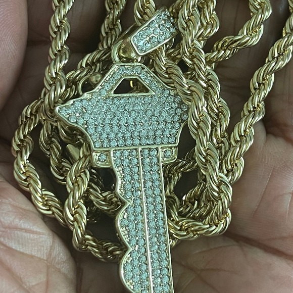 Pendant Charm Necklace Iced-Out - Picture 4 of 4